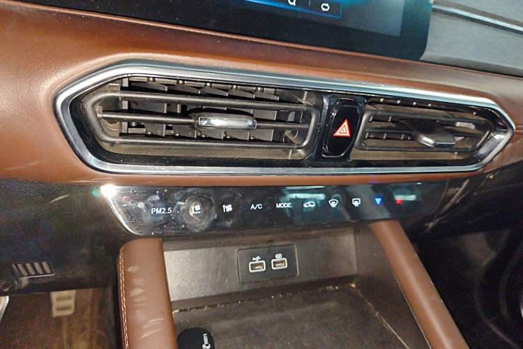 Used JETOUR X90 PLUS 2021 1.6TD DCT Villa 5 Seats Audio And AC Panel