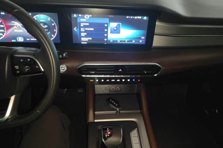 Used JETOUR X90 PLUS 2021 1.6TD DCT Villa 7-Seater Audio And AC Panel