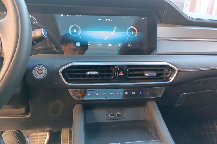 Used JETOUR X90 PLUS 2021 1.6TD DCT Villa 7-Seater Audio And AC Panel