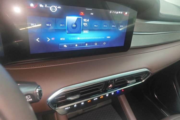 Used JETOUR X90 PLUS 2021 1.6TD DCT Villa 7-Seater Audio And AC Panel