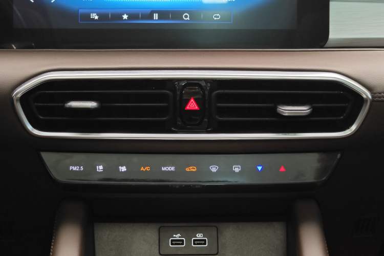Used JETOUR X90 PLUS 2021 1.6TD DCT Villa 5 Seats Audio And AC Panel