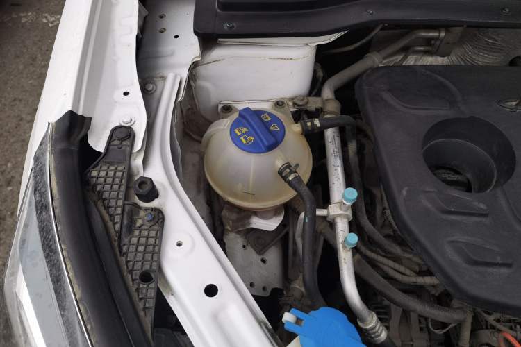Used JETOUR X90 PLUS 2021 1.5T Manual "Yangfang" 5-Seater Engine Bay Right