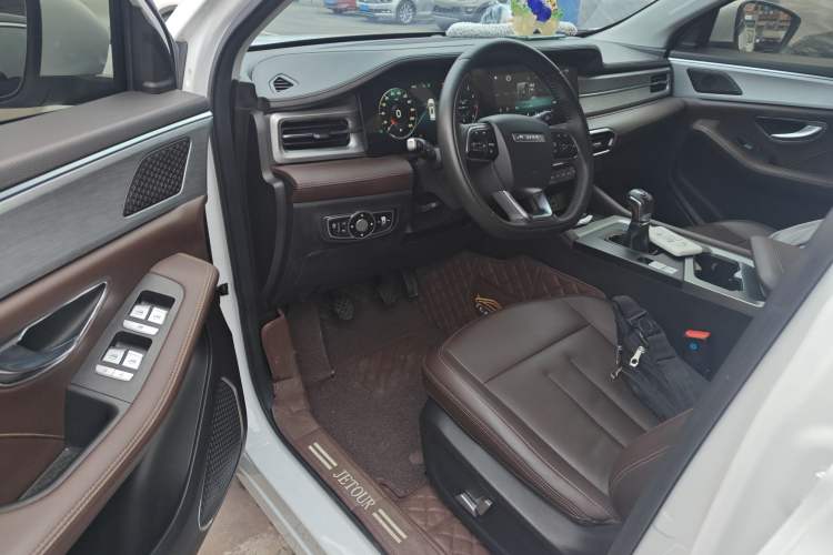 Used JETOUR X90 PLUS 2021 1.5T Manual Fudi 5-Seater Interior 3