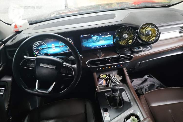 Used JETOUR X90 PLUS 2022 1.5T Manual Bieyuan 7-Seater Center Console