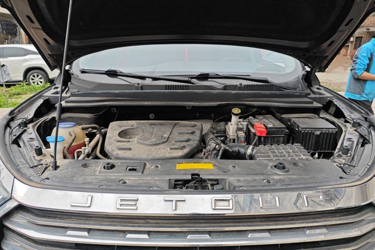 Used JETOUR X90 PLUS 2022 1.5T Manual Bieyuan 7-Seater Engine Bay