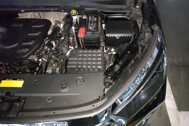 Used JETOUR X90 PLUS 2022 1.5T Manual Bieyuan 7-Seater Engine Bay Left