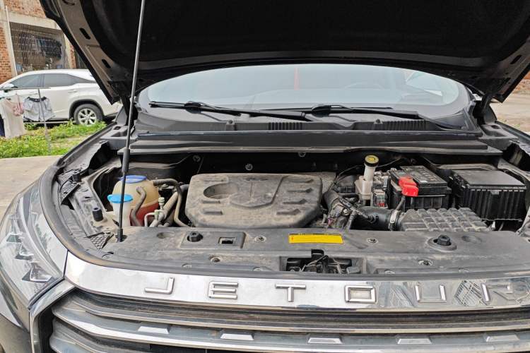 Used JETOUR X90 PLUS 2022 1.5T Manual Bieyuan 7-Seater Engine Bay Right