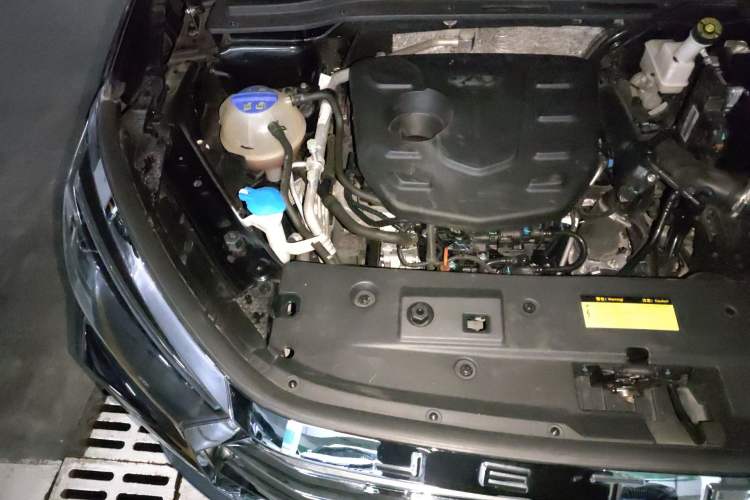 Used JETOUR X90 PLUS 2022 1.5T Manual Bieyuan 7-Seater Engine Bay Right