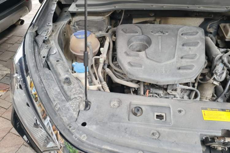 Used JETOUR X90 PLUS 2022 1.5T Manual Bieyuan 7-Seater Engine Bay Right