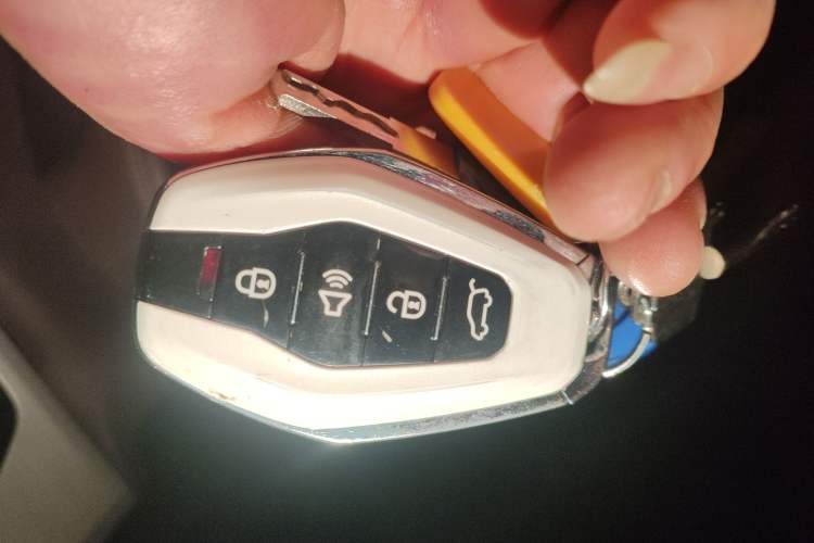 Used JETOUR X90 PLUS 2022 1.5T Manual Bieyuan 7-Seater Vehicle Key