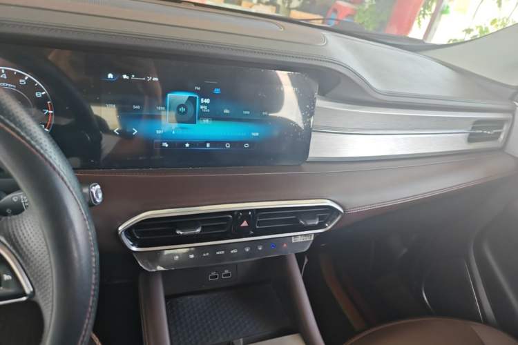 Used JETOUR X90 PLUS 2022 1.5T Manual Bieyuan 7-Seater Audio And AC Panel