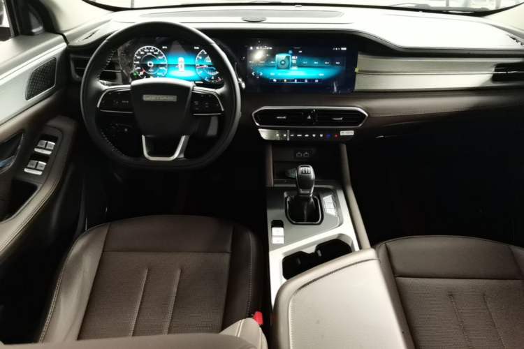 Used JETOUR X90 PLUS 2023 Revised Version 1.5T Manual Country House Style 5 Seats Center Console