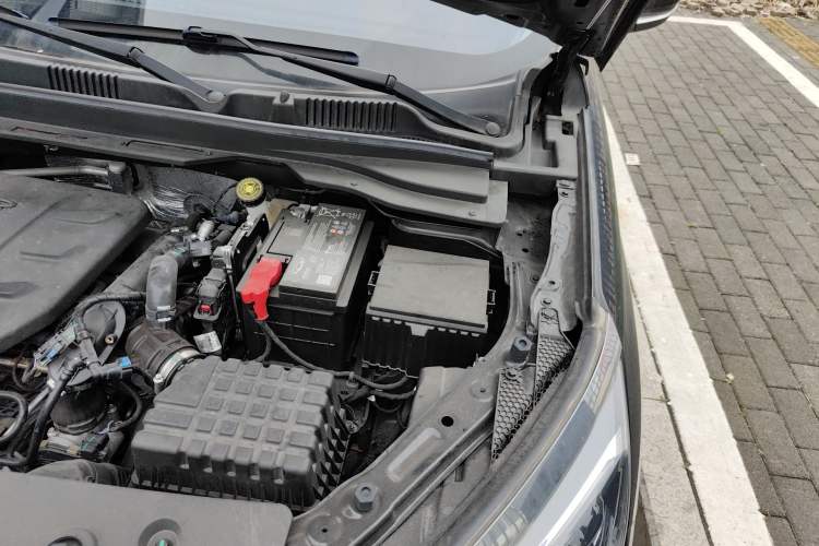 Used JETOUR X90 PLUS 2023 Revised 1.5T Manual 7-Seater Family Van Engine Bay Left