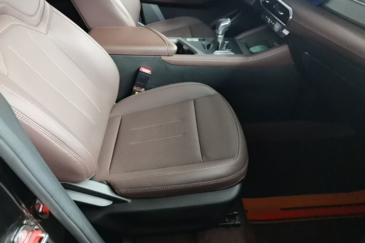 Used JETOUR X90 PLUS 2023 Revised Version 1.5T Manual Country House Style 5 Seats Right Front Seat