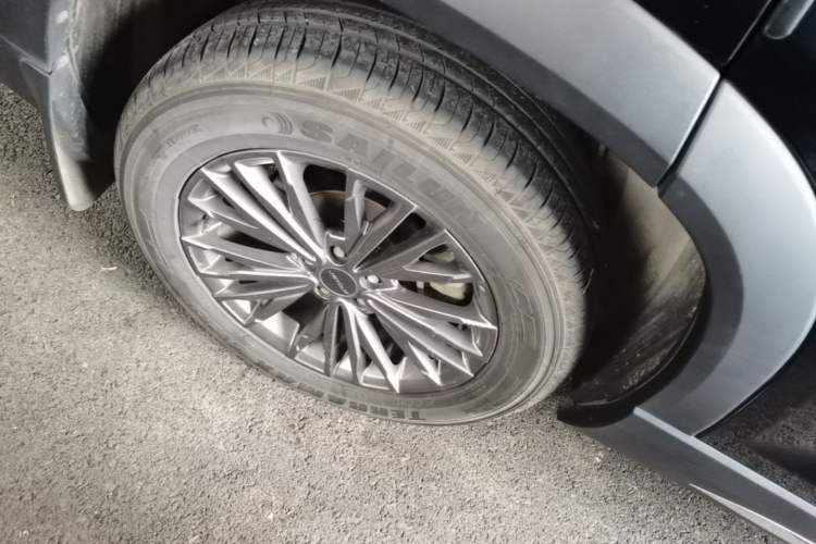 Used JETOUR X90 PLUS 2023 Revised Version 1.5T Manual Country House Style 5 Seats Right Rear Wheel Hub