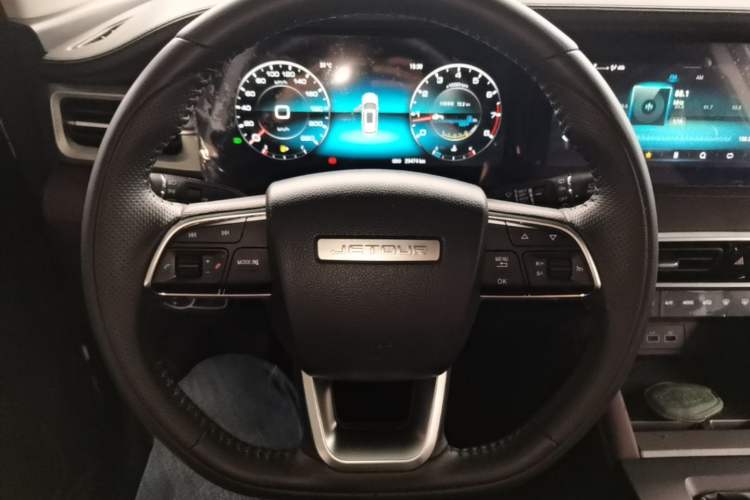 Used JETOUR X90 PLUS 2023 Revised Version 1.5T Manual Country House Style 5 Seats Steering Wheel