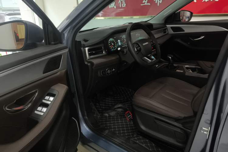 Used JETOUR X90 PLUS 2023 1.5T Manual Biyuan 5-Seater Interior 3