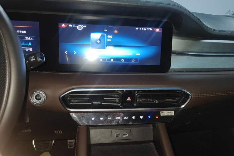 Used JETOUR X90 PLUS 2023 1.6TD DCT Villa 5-Seater Audio And AC Panel