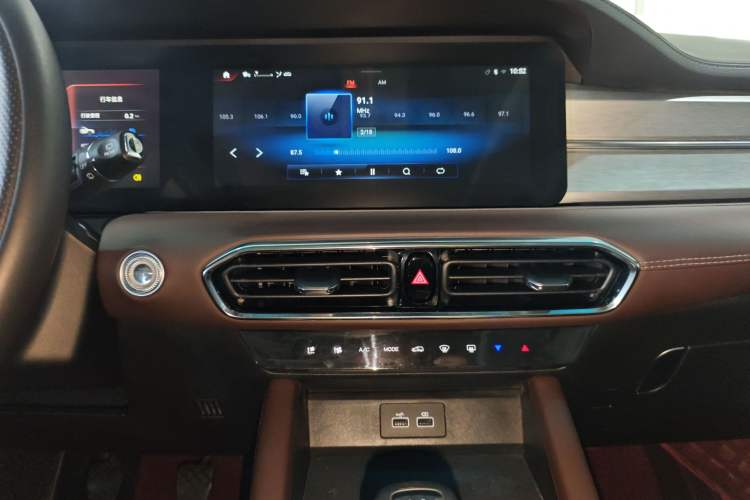Used JETOUR X90 PLUS 2023 1.5T Manual Biyuan 5-Seater Audio And AC Panel