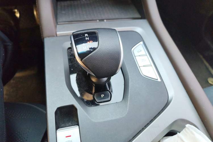Used JETOUR X90 PLUS 2023 1.6TD DCT Villa 5-Seater Gear Lever