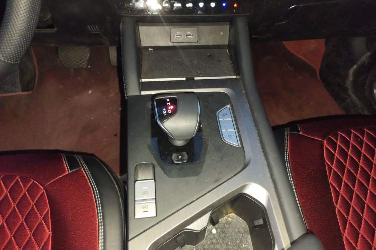 Used JETOUR X90 PLUS 2023 1.6TD DCT Flat-Platform + 5 Seats Gear Lever