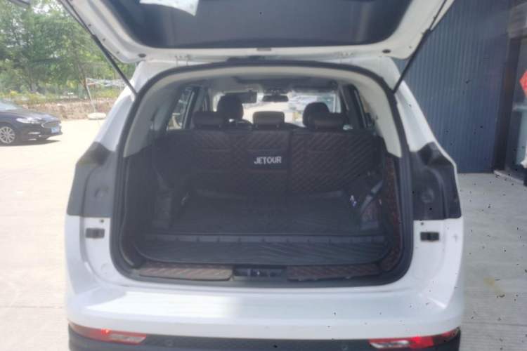 Used JETOUR X90 PLUS 2023 Facelift 1.6TD DCT Villa 7-Seater Interior 8