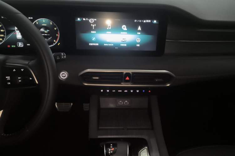 Used JETOUR X90 PLUS 2024 1.6TD DCT Villa 5-Seater Audio And AC Panel