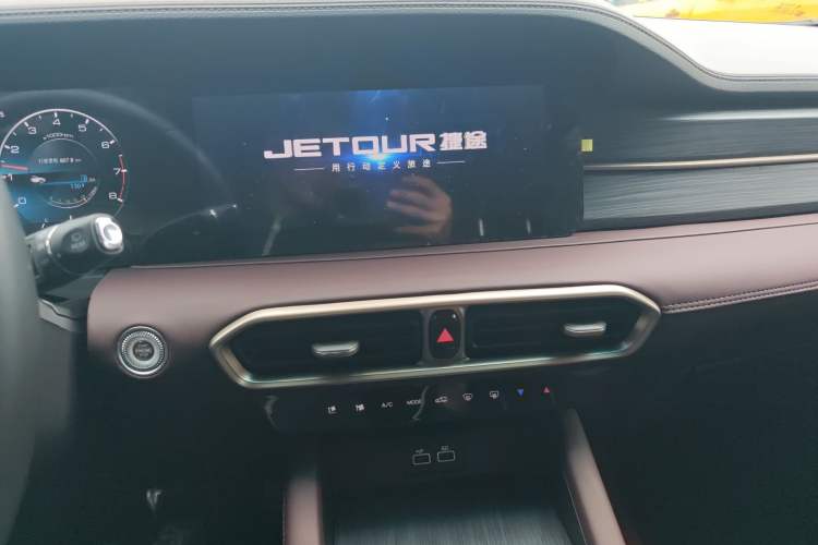 Used JETOUR X90 PLUS 2024 1.6TD DCT Family Fun Edition 7 Seats Audio And AC Panel