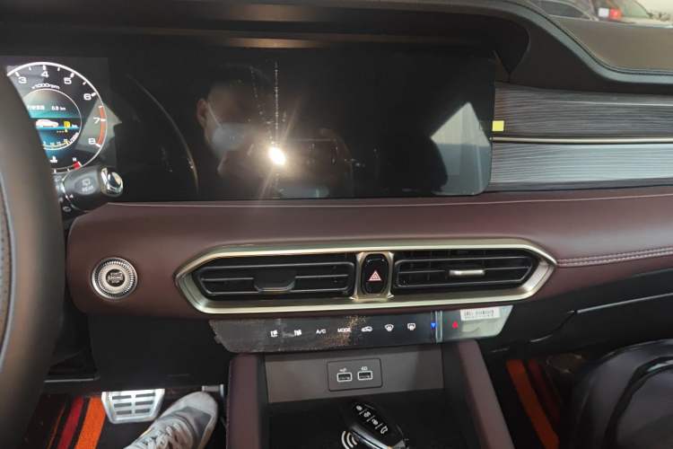 Used JETOUR X90 PLUS 2024 1.6TD DCT Villa PRO 5-Seater Audio And AC Panel