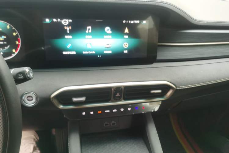 Used JETOUR X90 PLUS 2024 1.6TD DCT Villa 5-Seater Audio And AC Panel