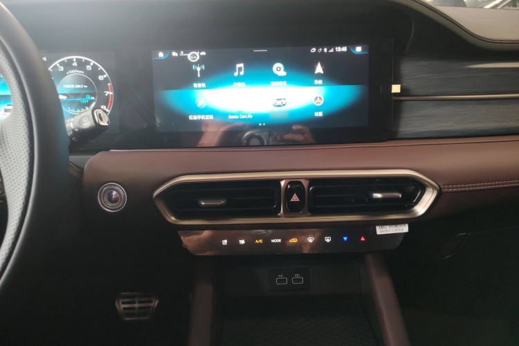 Used JETOUR X90 PLUS 2024 1.6TD DCT Villa 5-Seater Audio And AC Panel