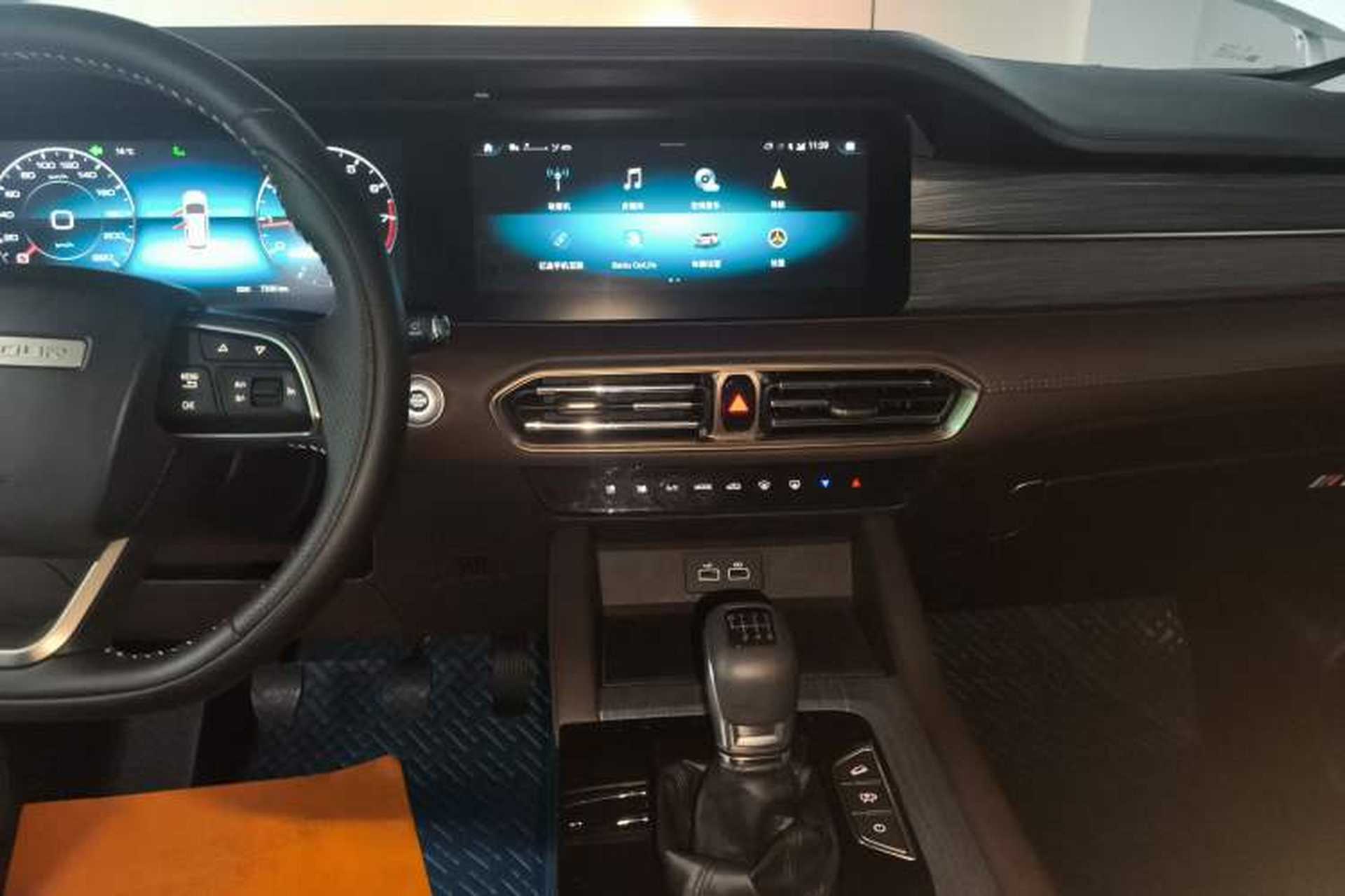 Used JETOUR X90 PLUS 2024 1.6TD Manual Yangfang PRO 7-Seater Audio And AC Panel