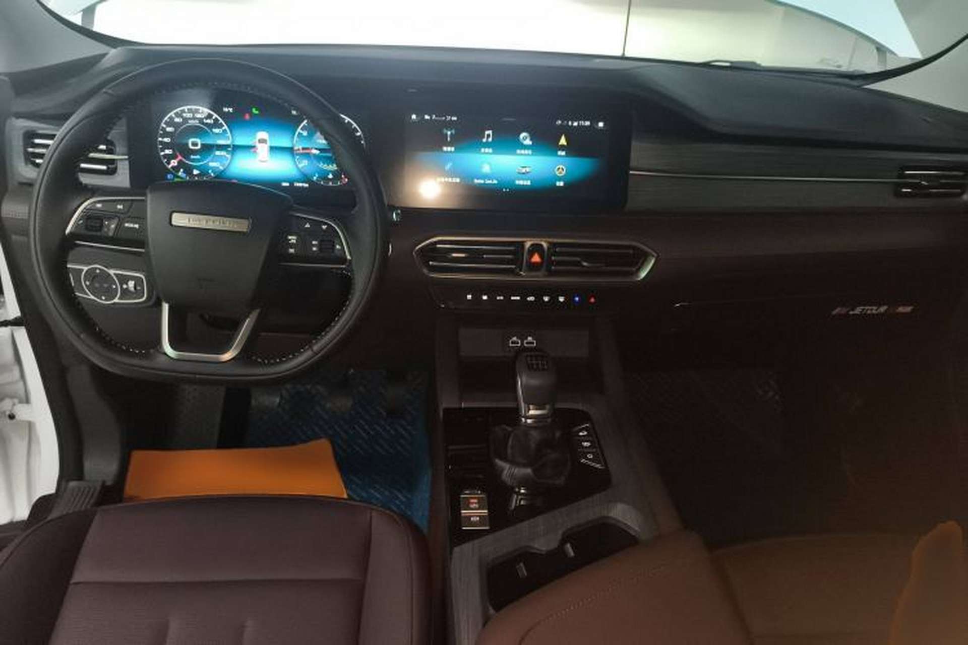 Used JETOUR X90 PLUS 2024 1.6TD Manual Yangfang PRO 7-Seater Interior 2