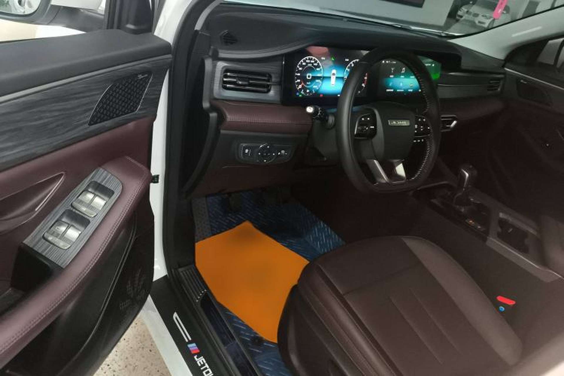 Used JETOUR X90 PLUS 2024 1.6TD Manual Yangfang PRO 7-Seater Interior 3
