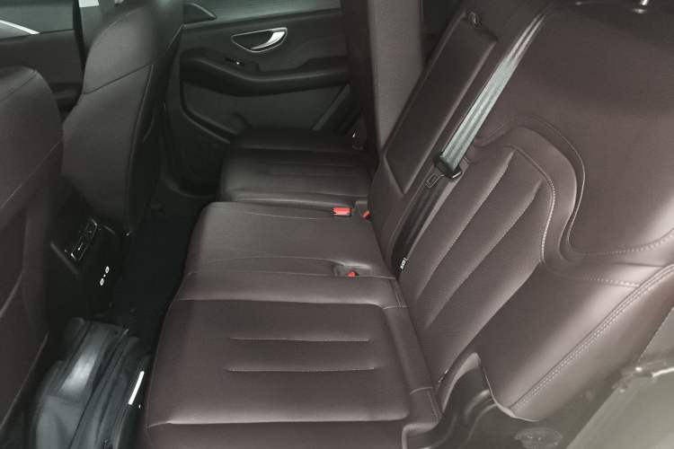Used JETOUR X90 PLUS 2024 1.6TD Manual Yangfang PRO 7-Seater Interior 4