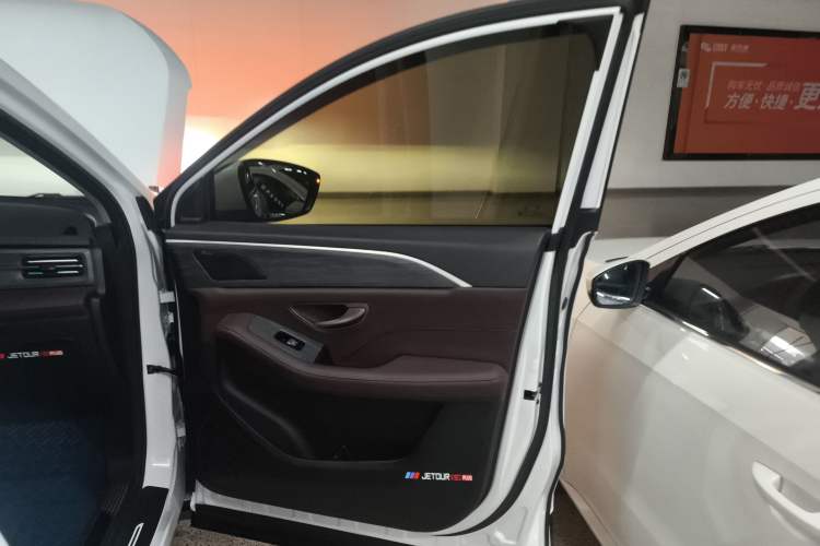 Used JETOUR X90 PLUS 2024 1.6TD Manual Yangfang PRO 7-Seater Interior 5