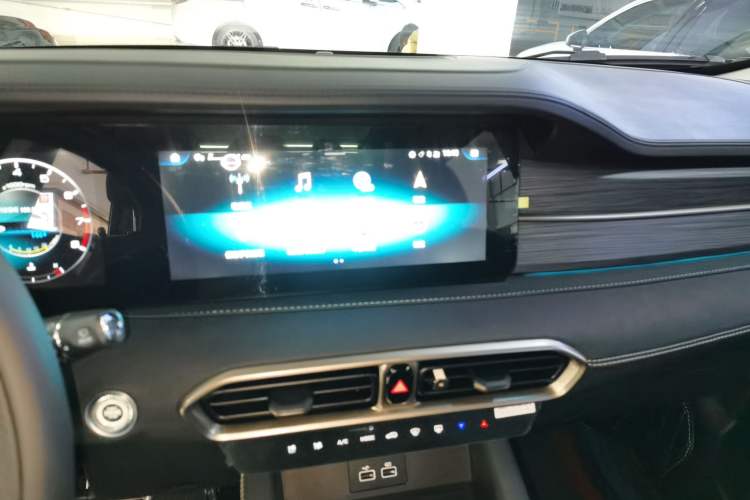 Used JETOUR X90 PLUS 2025 Beyond Edition 1.6TD DCT Villa PRO 5-Seater Audio And AC Panel