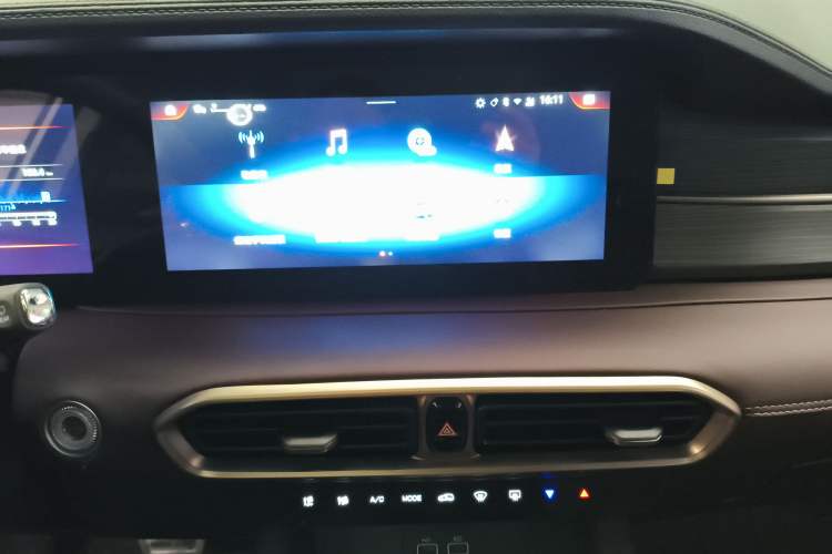 Used JETOUR X90 PLUS 2025 Beyond Edition 1.6TD DCT Villa PRO 7-Seater Audio And AC Panel