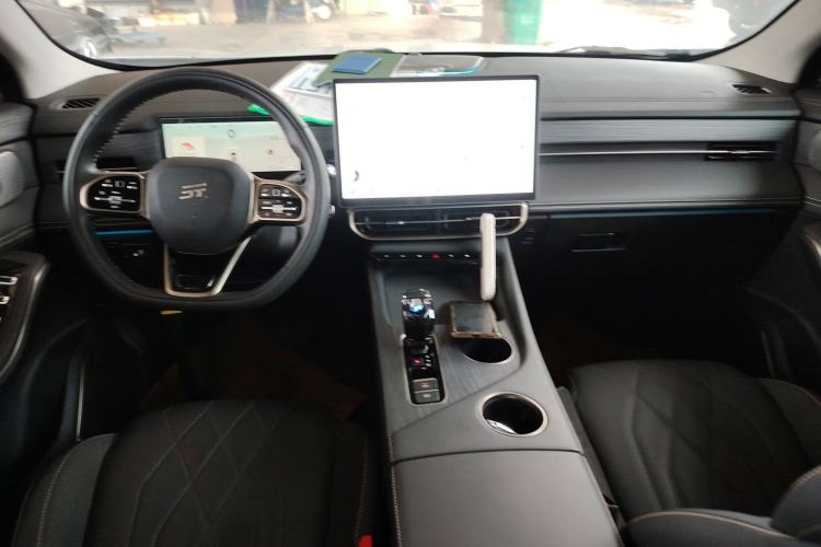 Used JETOUR X90 PRO 2024 1.6T DCT Luxury Edition 5 Seats Center Console