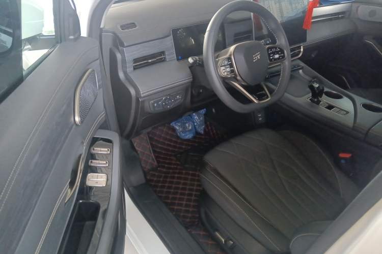 Used JETOUR X90 PRO 2024 2.0T DCT Luxury Edition 7 Seats Interior 2