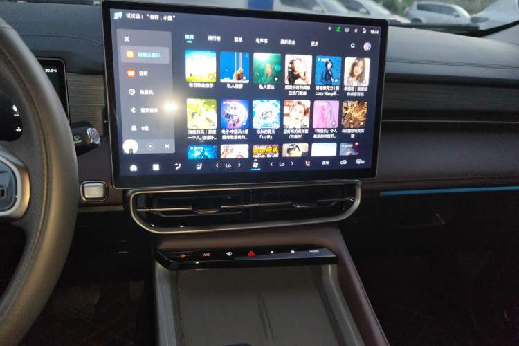 Used JETOUR X90 PRO 2024 2.0T DCT Ultimate Edition 5 Seats Audio And AC Panel