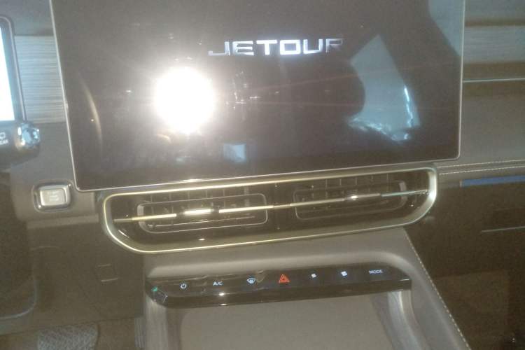 Used JETOUR X90 PRO 2024 1.6T DCT Luxury Edition 7-Seater Audio And AC Panel