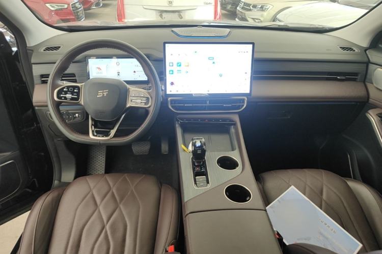 Used JETOUR X90 PRO 2024 2.0T DCT Luxury Edition 5 Seats Center Console