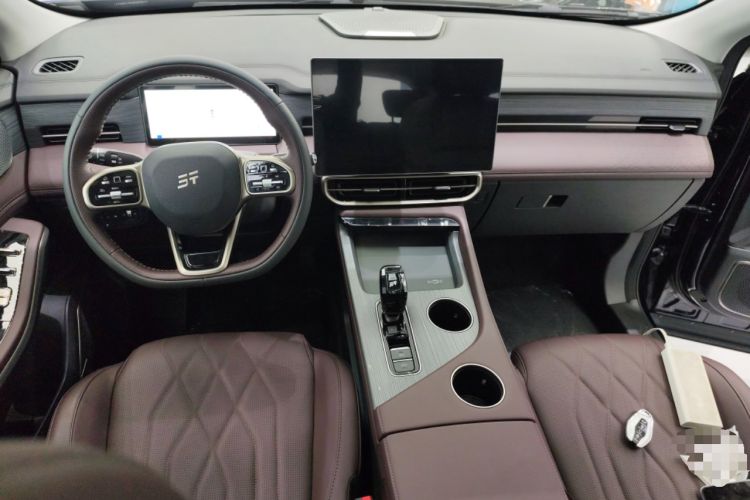 Used JETOUR X90 PRO 2024 1.6T DCT Elite Edition 5 Seats Center Console