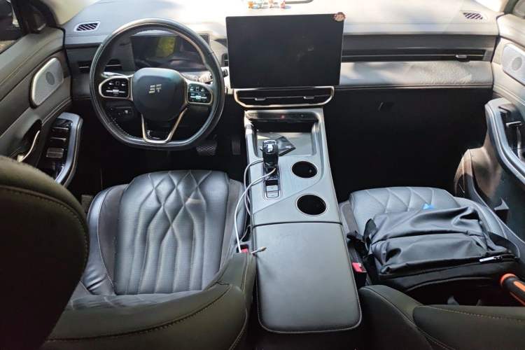 Used JETOUR X90 PRO 2024 1.6T DCT Luxury Edition 5 Seats Center Console