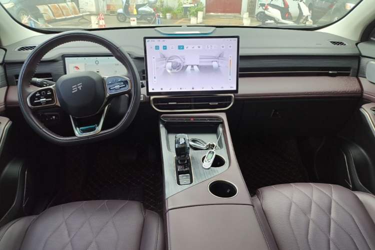 Used JETOUR X90 PRO 2024 1.6T DCT Luxury Edition 5 Seats Center Console