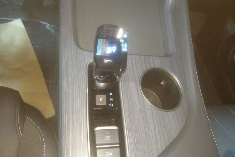Used JETOUR X90 PRO 2024 1.6T DCT Luxury Edition 7-Seater Gear Lever