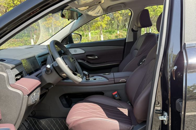 Used JETOUR X90 PRO 2024 1.6T DCT Ultimate 7-Seater Interior 1