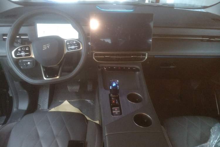 Used JETOUR X90 PRO 2024 1.6T DCT Luxury Edition 7-Seater Interior 2