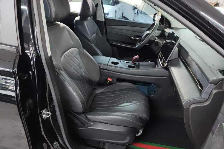 Used JETOUR X90 PRO 2024 2.0T DCT Luxury Edition 7 Seats Right Front Seat